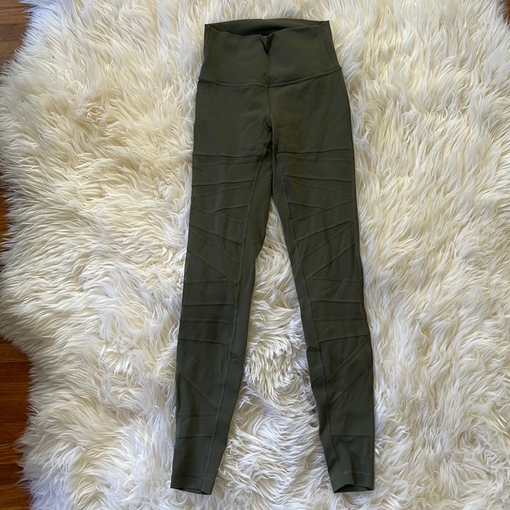 Brand new Lululemon RARE leggings size 4